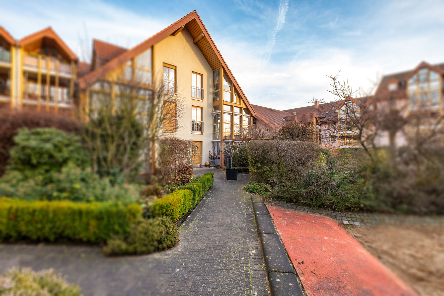 Haus im Haus: Maisonette mit Stil, Licht und offener Struktur