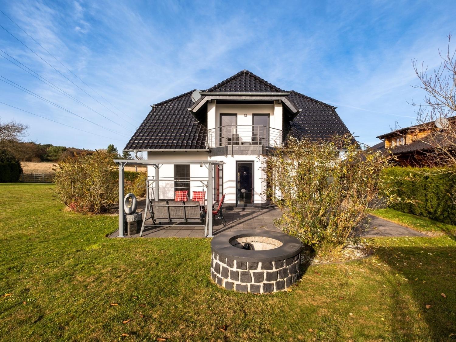 Einfamilienhaus mit weitläufigem Grundstück